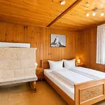 Holiday home Crown Living 