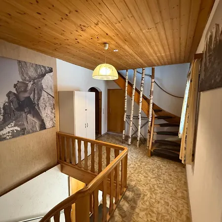 Zum Klettersteig - Kletterwand, Abstellraum Fuer Oder Bikes, Sauna, Kellerbar, Holiday home Burs