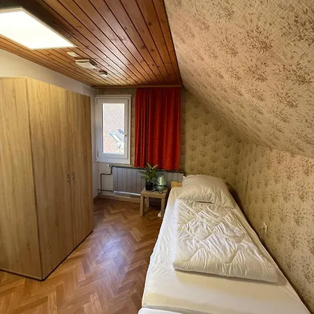 Zum Klettersteig - Kletterwand, Abstellraum Fuer Oder Bikes, Sauna, Kellerbar, Holiday home *