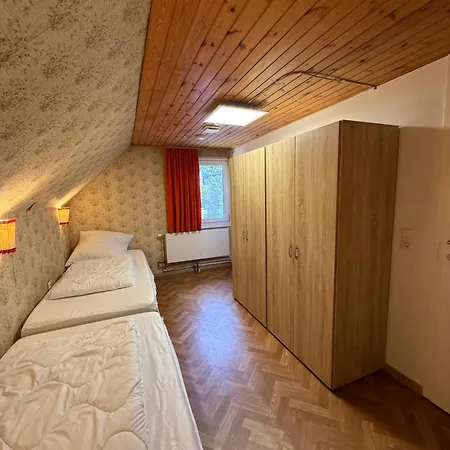 Zum Klettersteig - Kletterwand, Abstellraum Fuer Oder Bikes, Sauna, Kellerbar, Holiday home