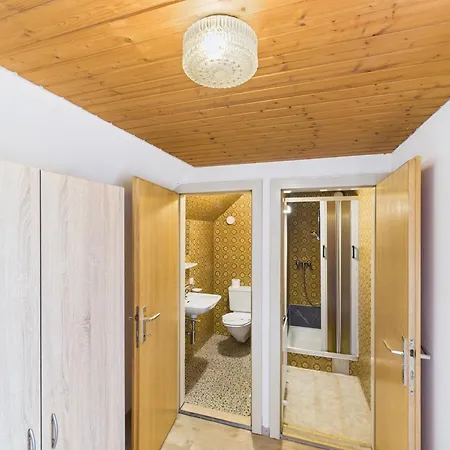 Zum Klettersteig - Kletterwand, Abstellraum Fuer Oder Bikes, Sauna, Kellerbar, Holiday home